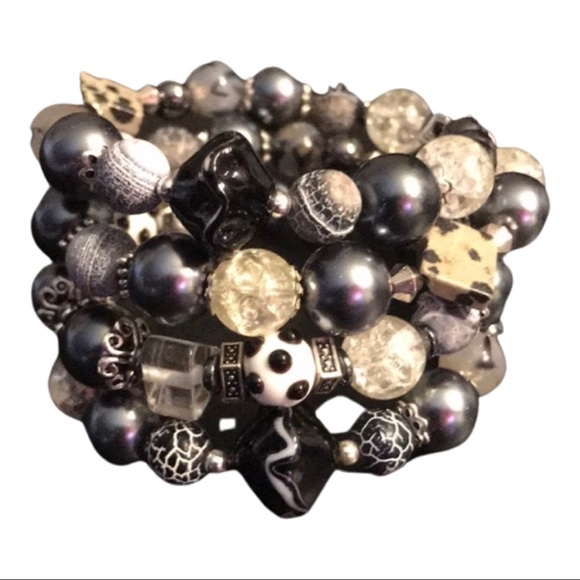 Hand Crafted Jewelry - Hand crafted black & white memory wire bracelet